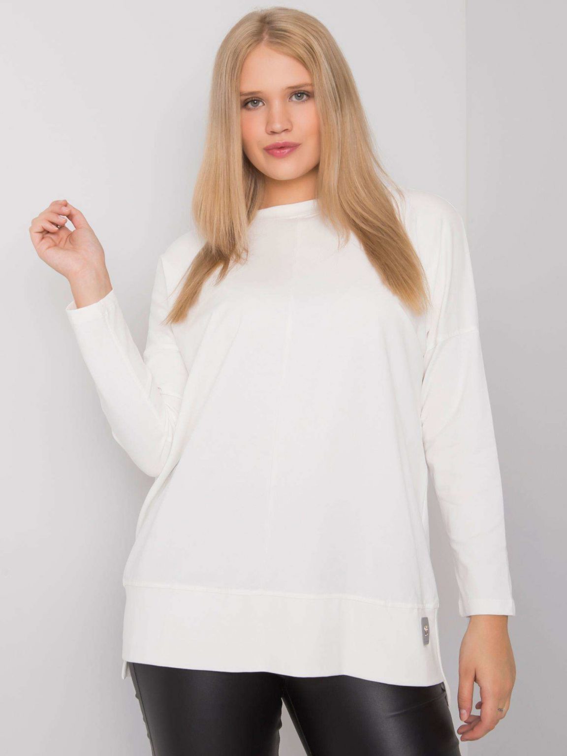 Ecru gładka bluzka plus size Kalise