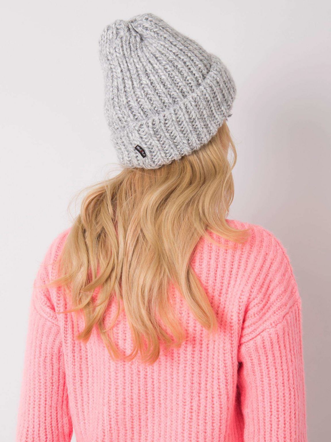 Jasnoszara czapka zimowa