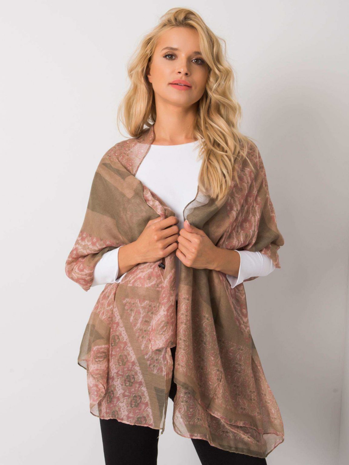 Różowo-beżowa chusta damska we wzory