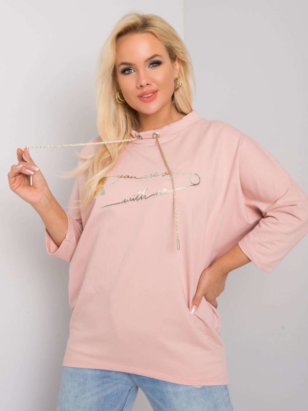 Brudnoróżowa bluzka plus size z napisem Chloe