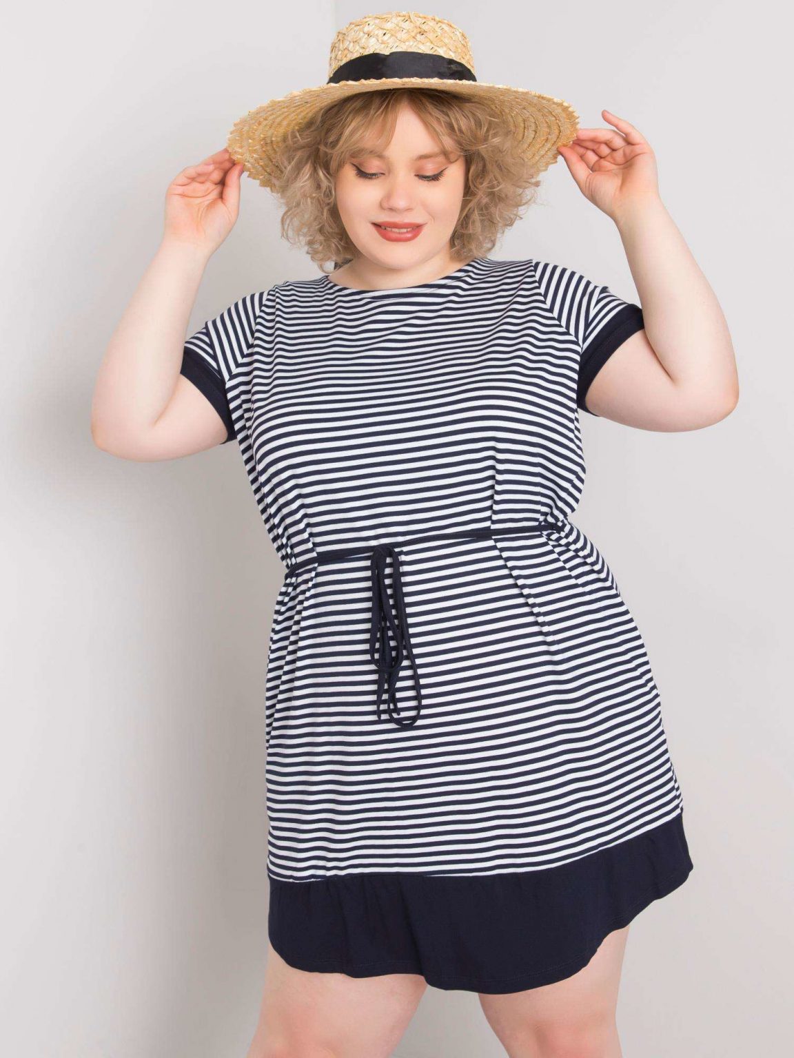 Granatowo-biała sukienka plus size z wiskozy Jianna