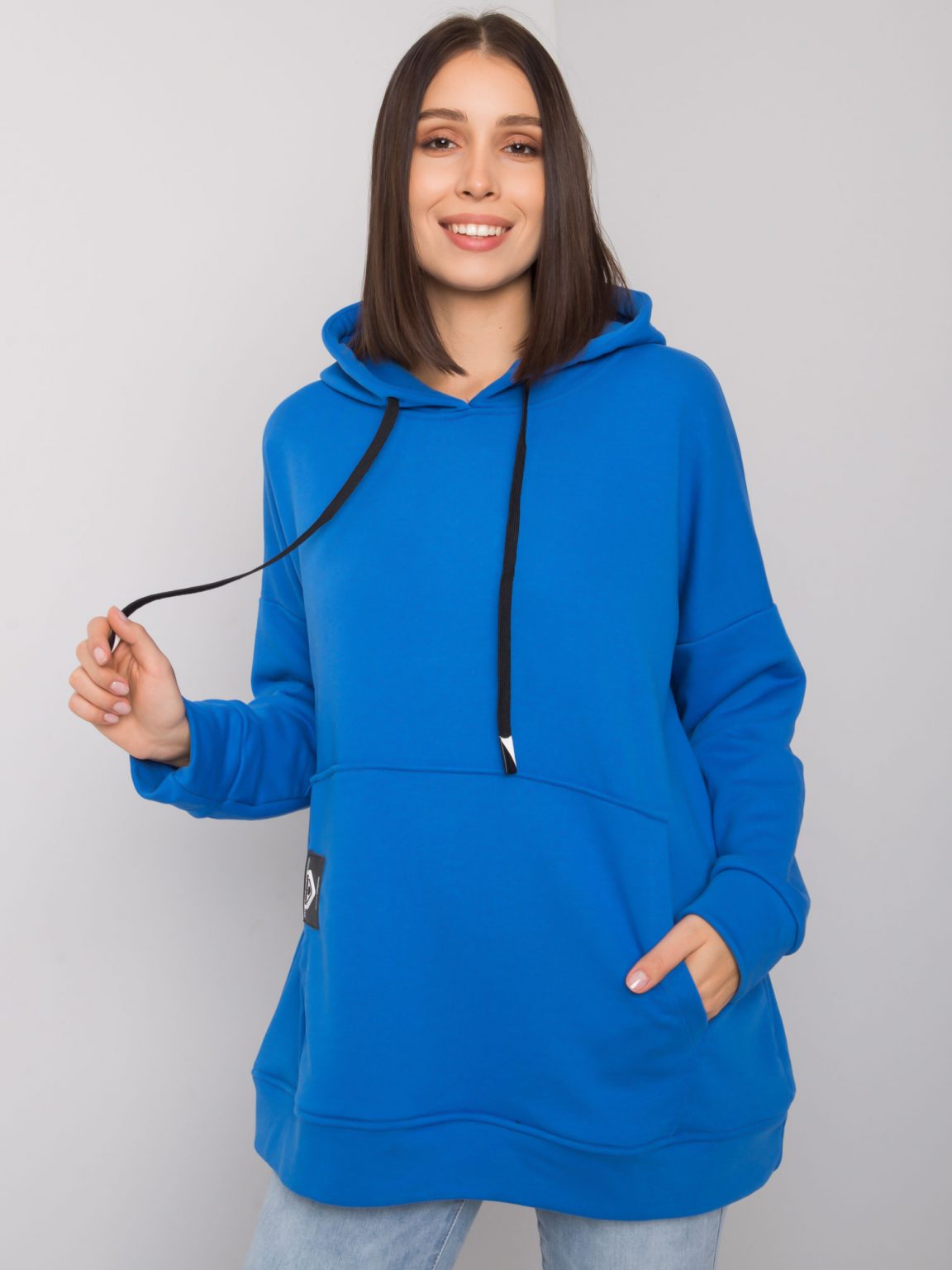 Ciemnoniebieska bluza kangurka plus size Josefina