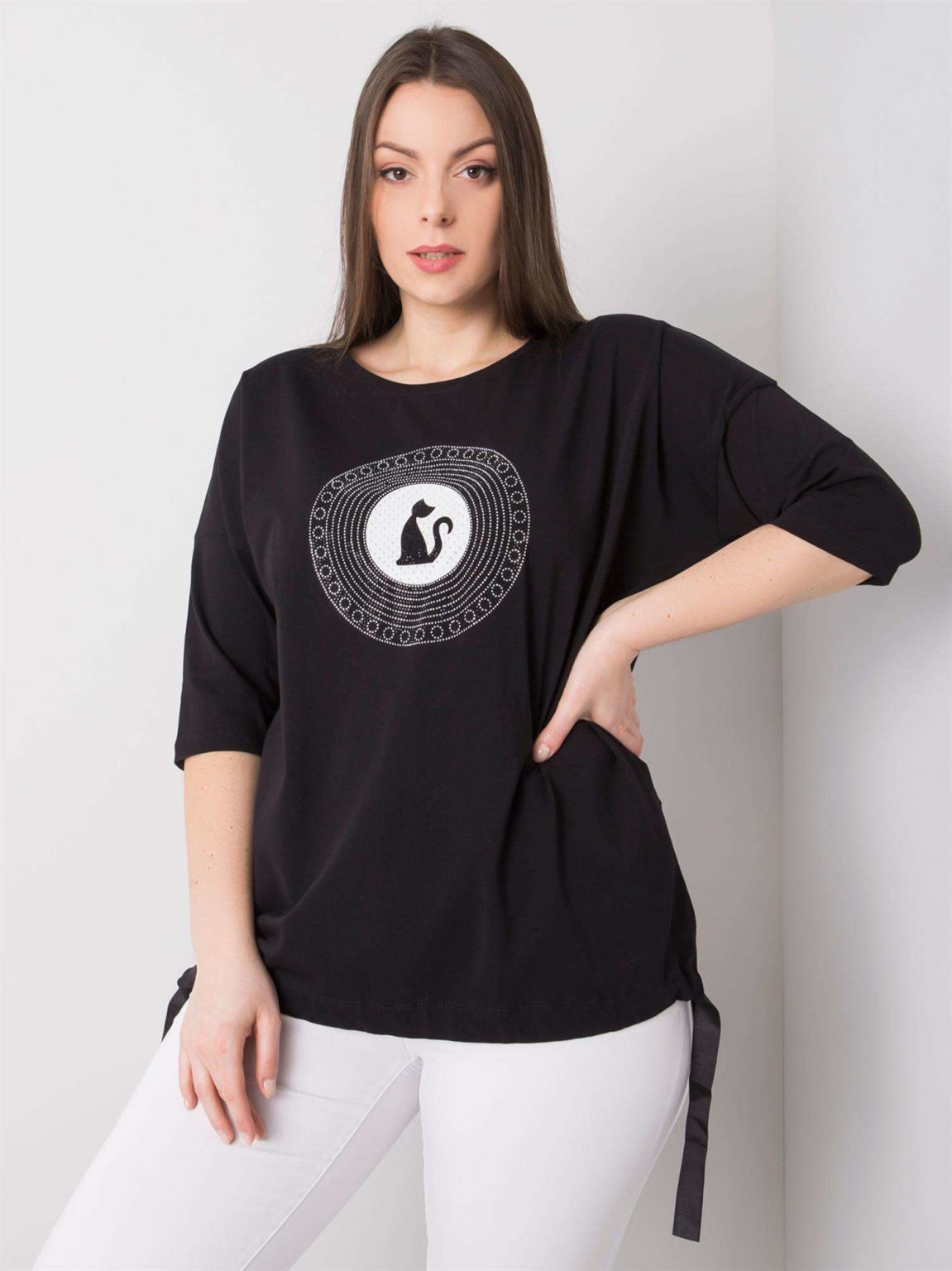 Czarna bluzka plus size z aplikacją Kitty