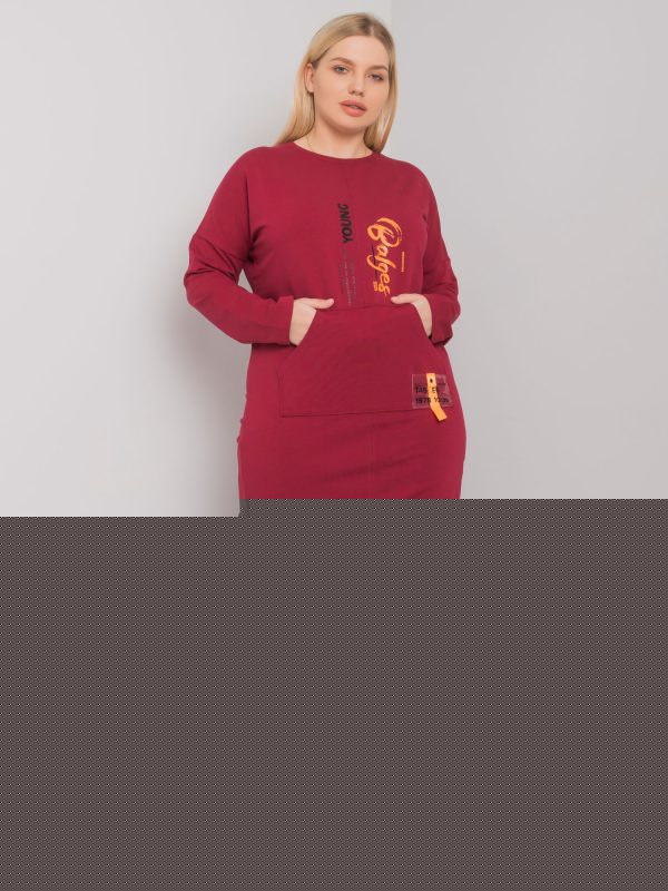 Bordowa sukienka dresowa plus size Akira