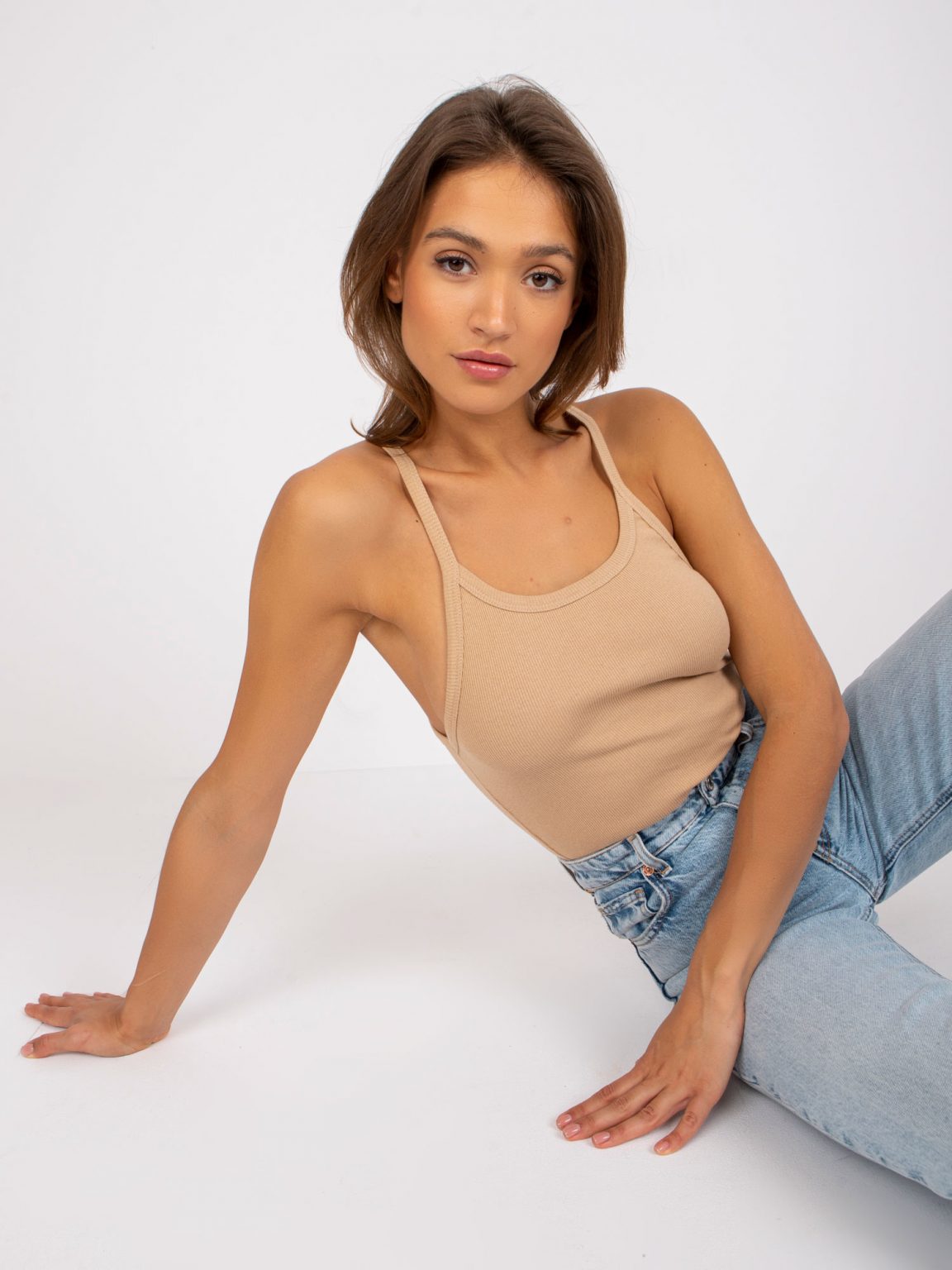 Camelowy top prążkowany Mariana
