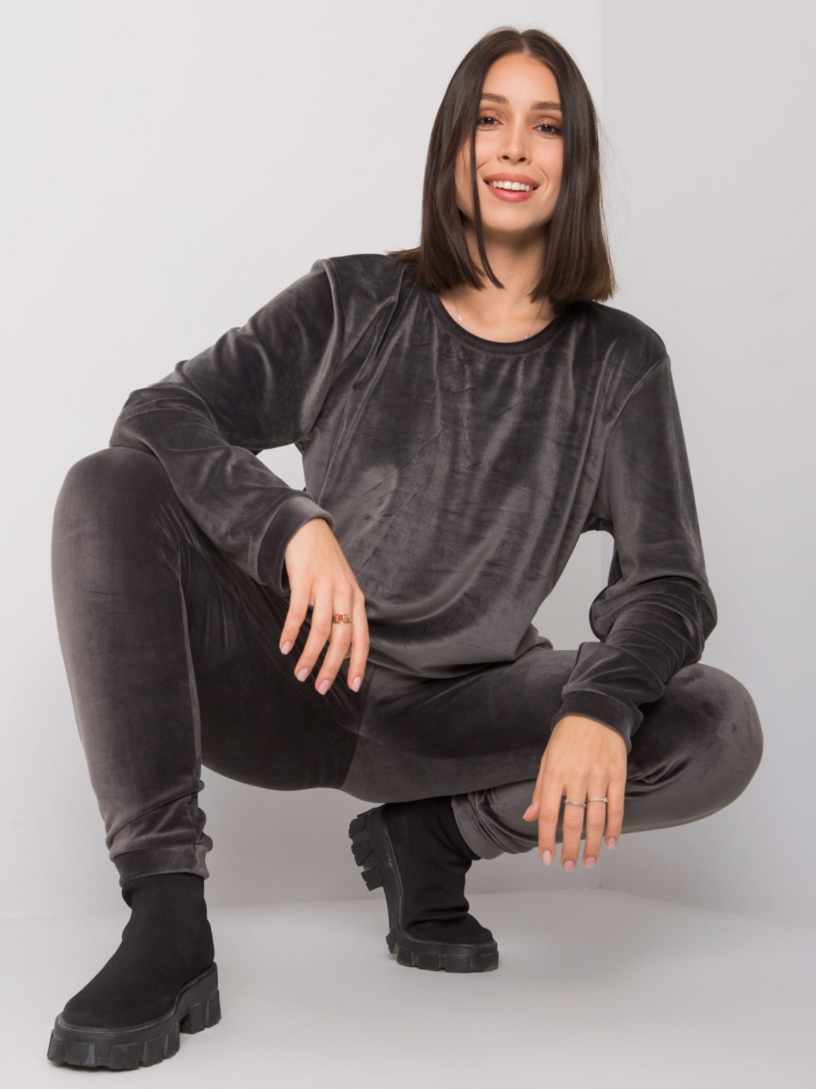 Grafitowy welurowy komplet plus size Jeanne