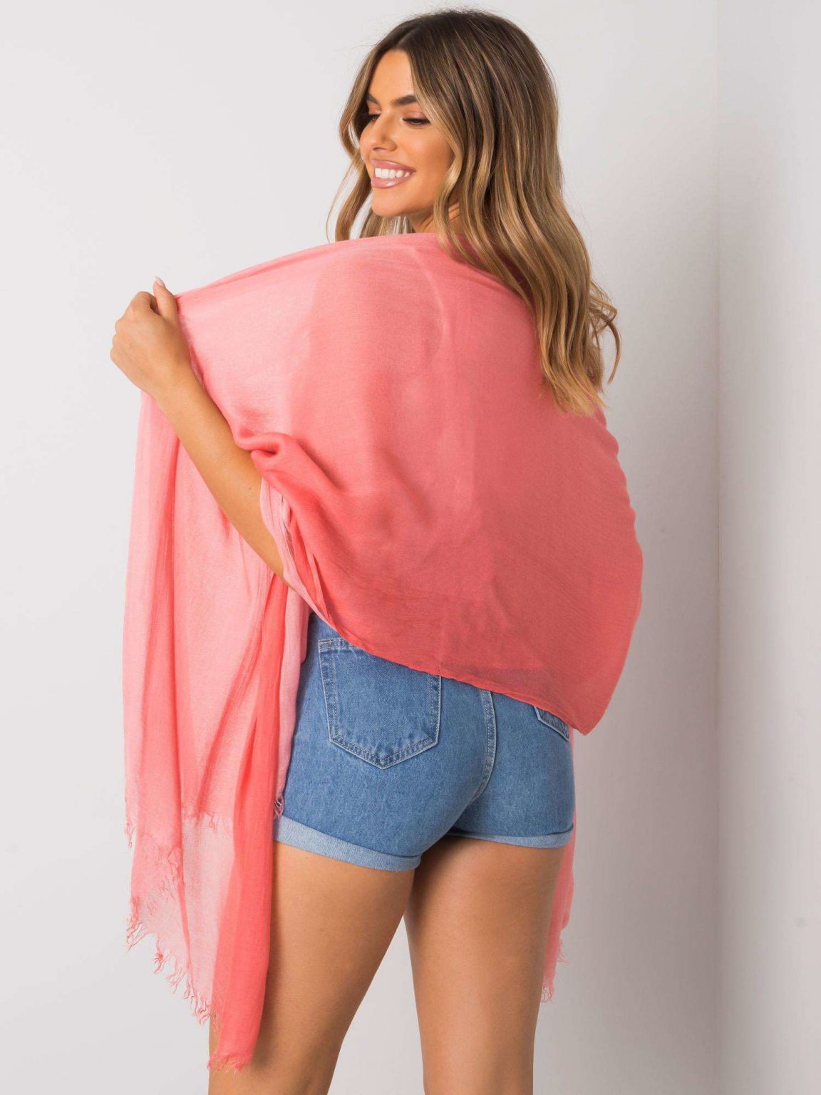 Różowa chusta bawełniana