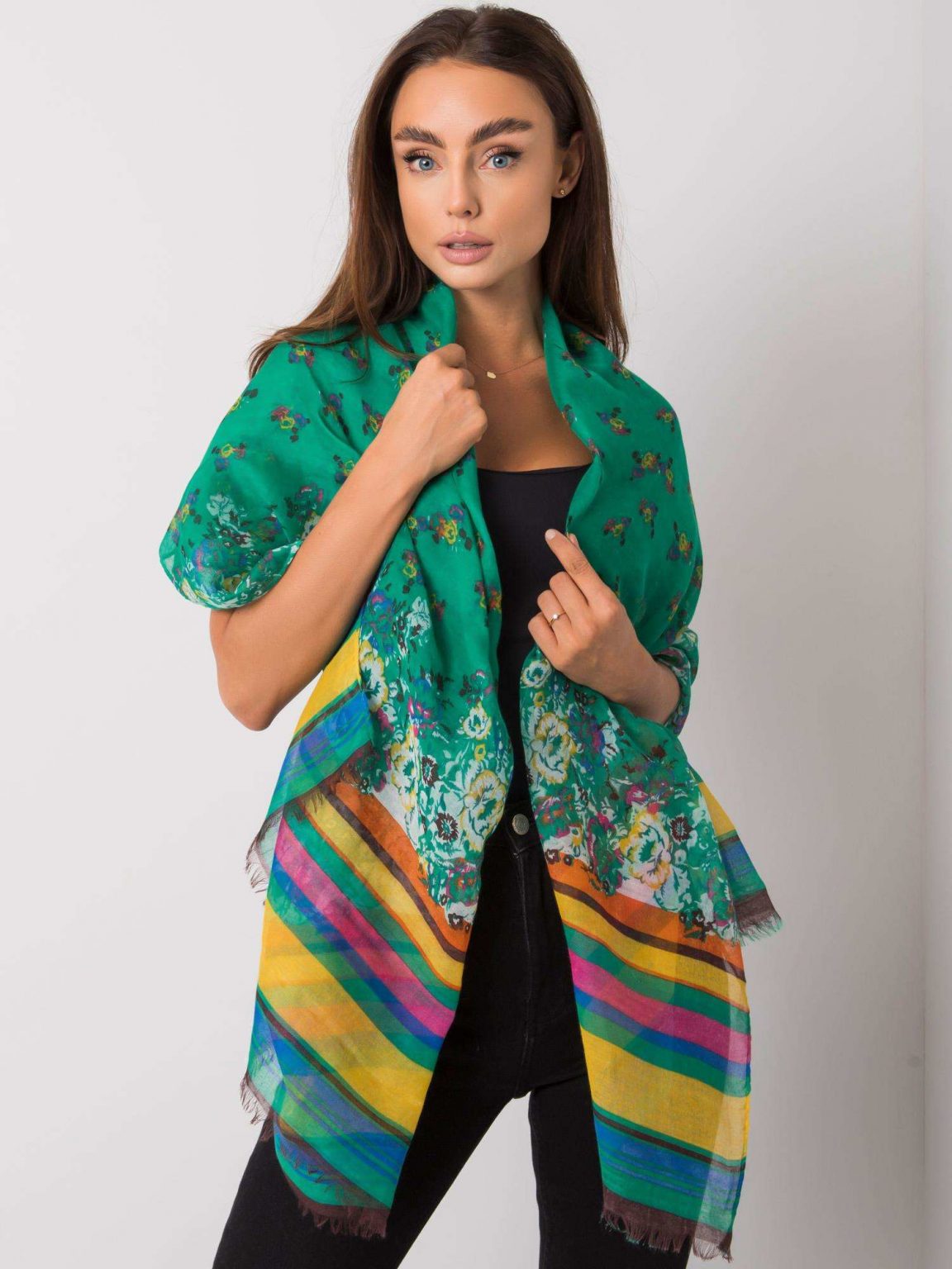 Zielona chusta z wiskozy we wzory