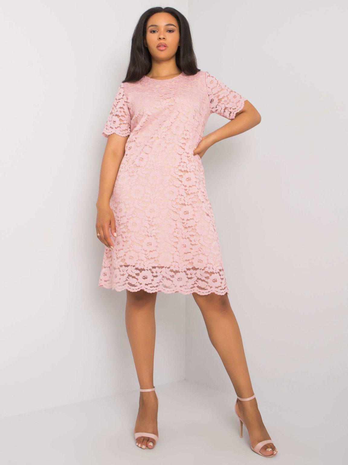 Różowa sukienka koronkowa plus size Ginny
