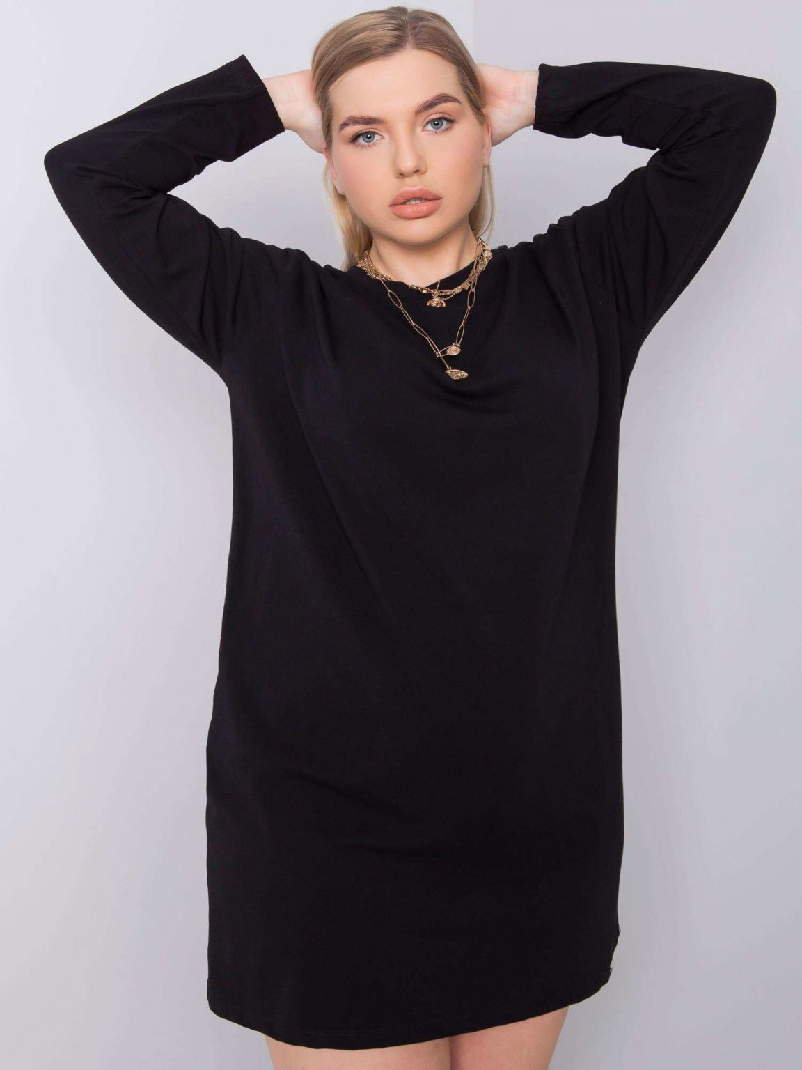 Czarna sukienka plus size Giselle
