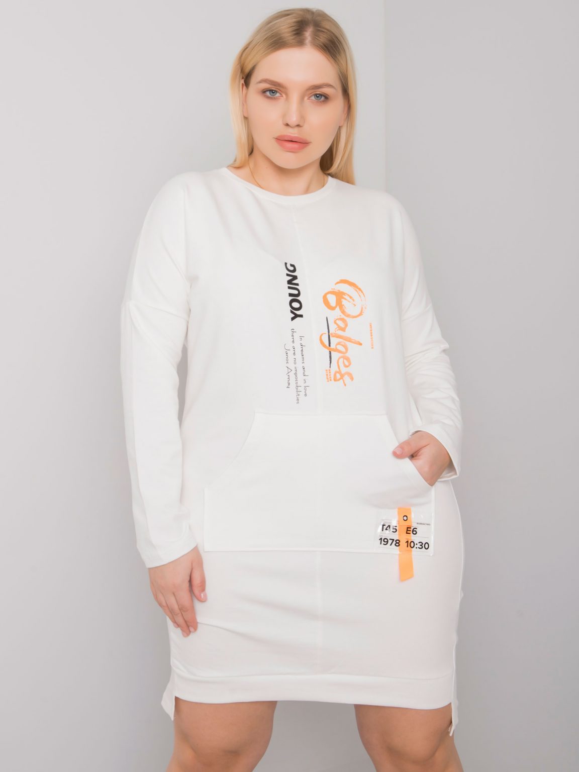 Ecru sukienka dresowa plus size Akira