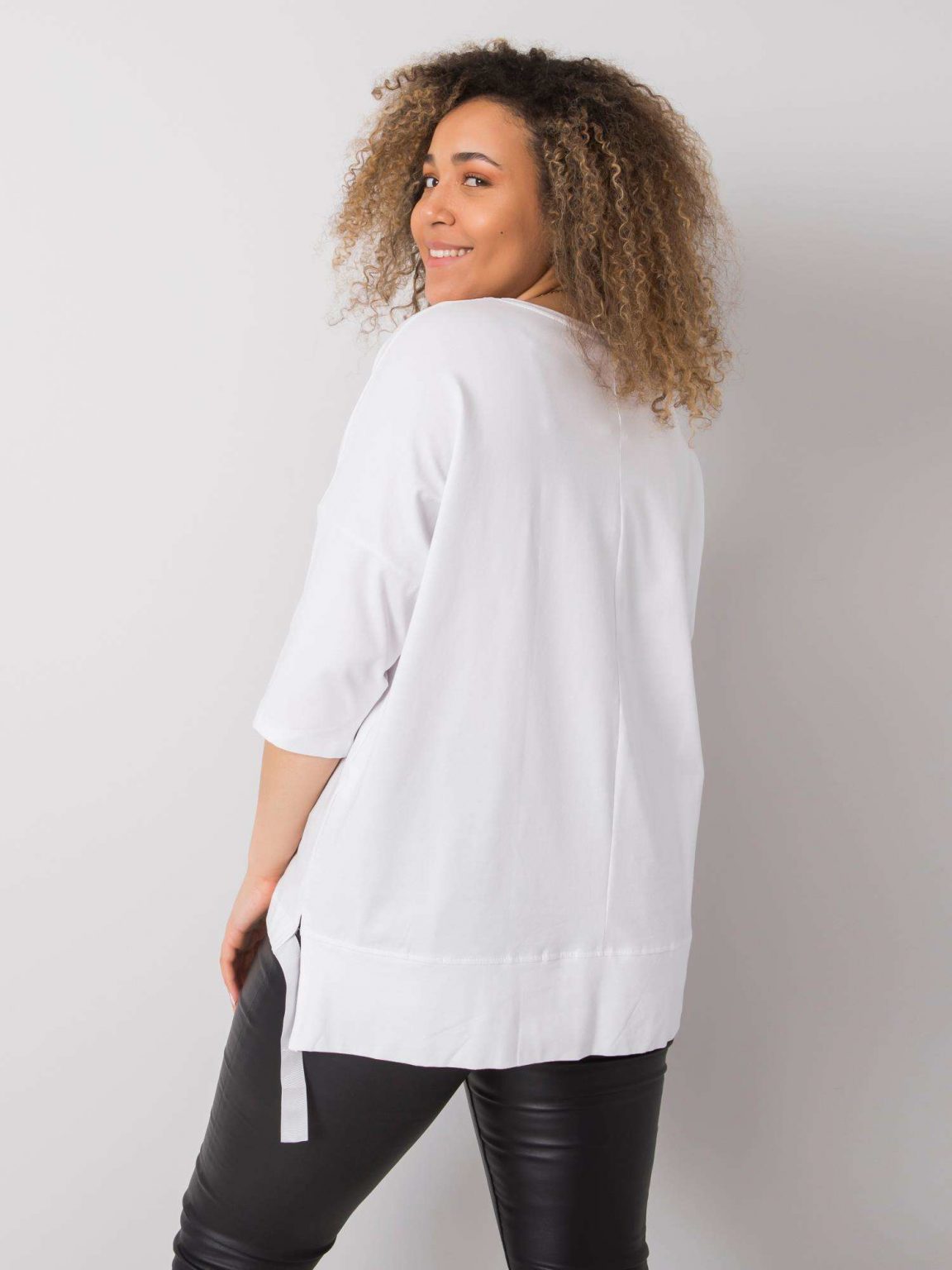 Biała bluzka plus size z aplikacją Darren