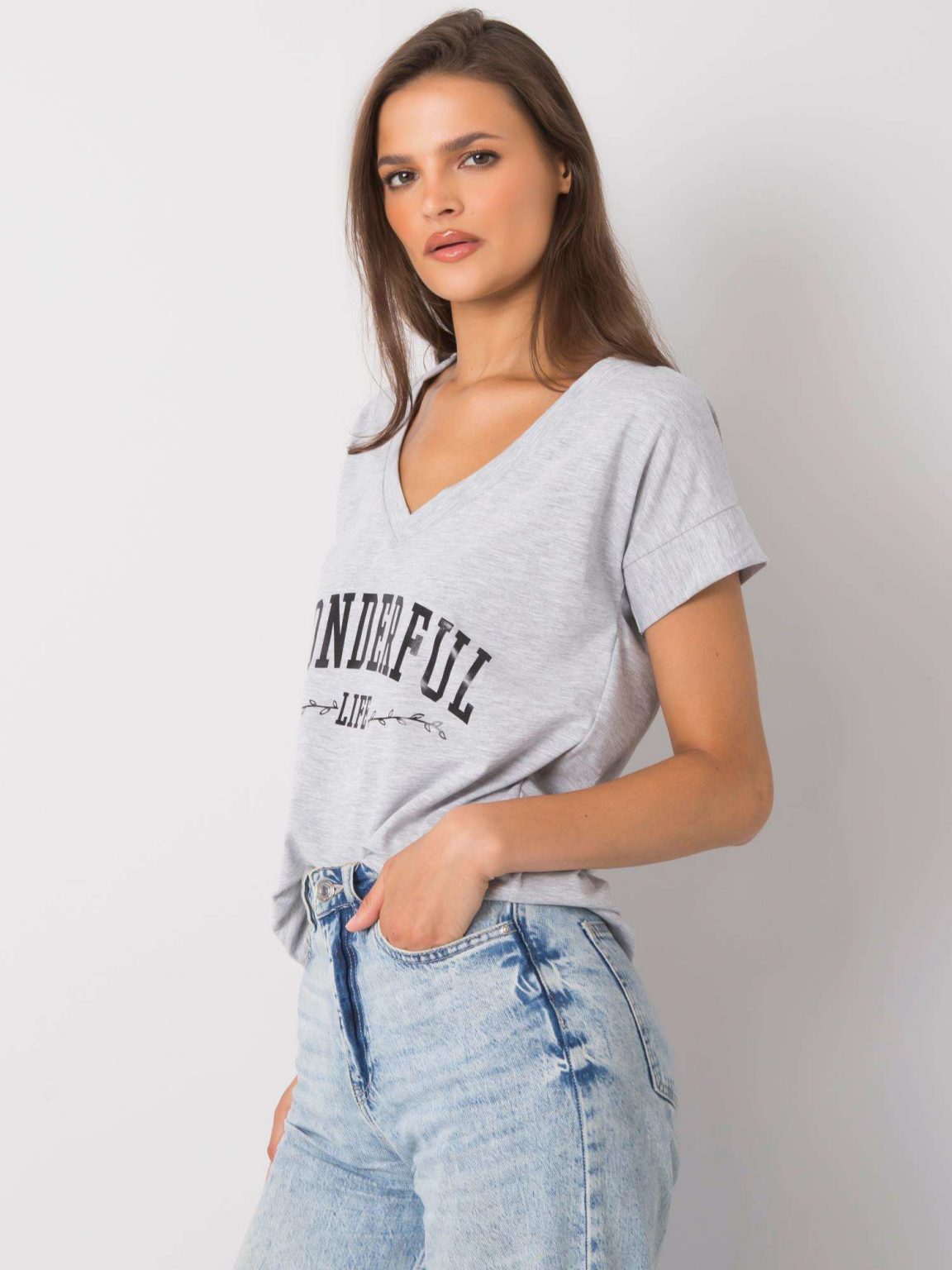 Szary melanżowy t-shirt z napisem Leila