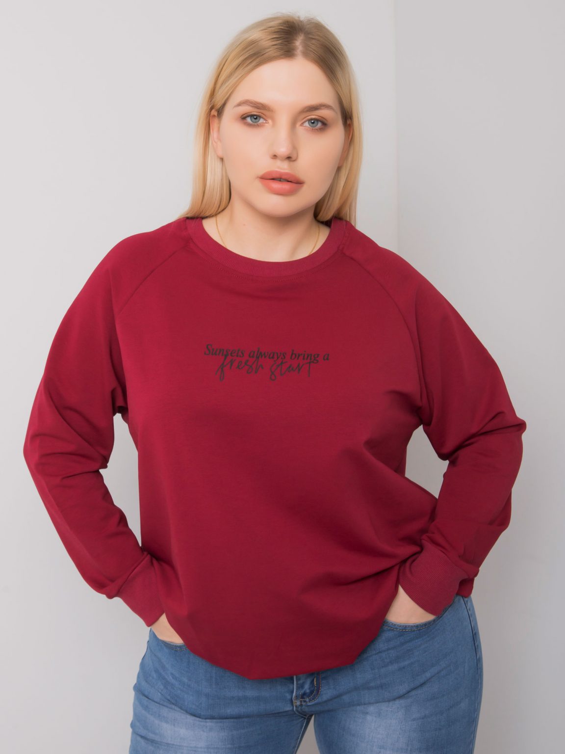 Bordowa bluza plus size z napisem Marlow