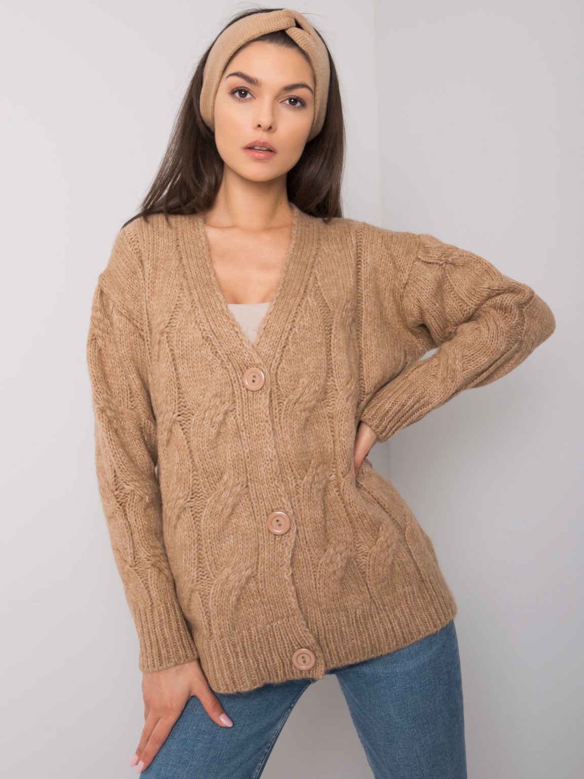 Ciemnobeżowy sweter rozpinany w warkocze Nashville RUE PARIS