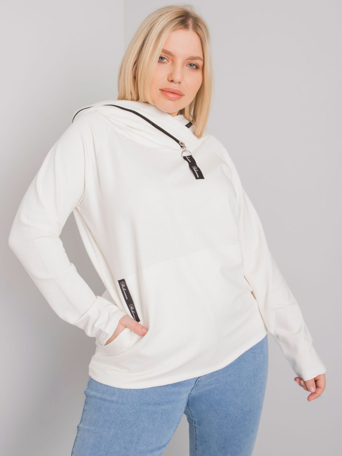 Ecru bluza z kapturem plus size Akeiyla