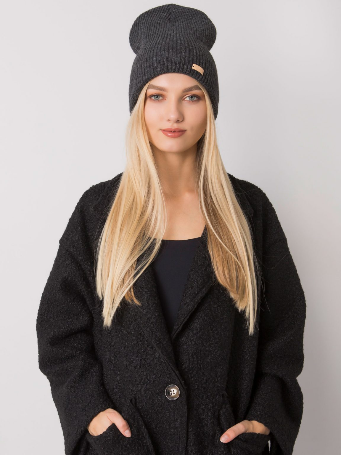 Ciemnoszara dzianinowa czapka beanie RUE PARIS