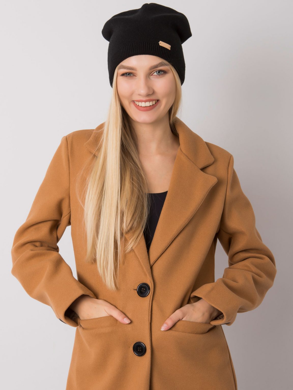 Czarna czapka typu beanie RUE PARIS