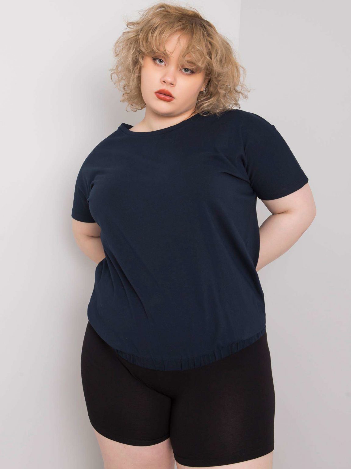 Granatowa bluzka plus size ze ściągaczem Addyson