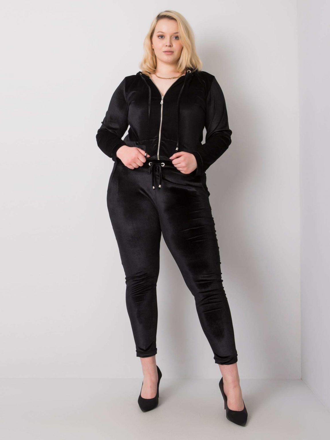 Czarny komplet welurowy plus size Simona