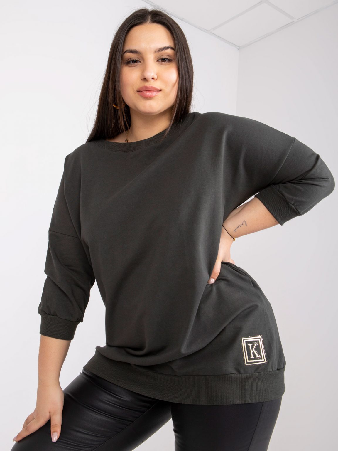 Khaki bluzka plus size z guzikami na plecach Odile