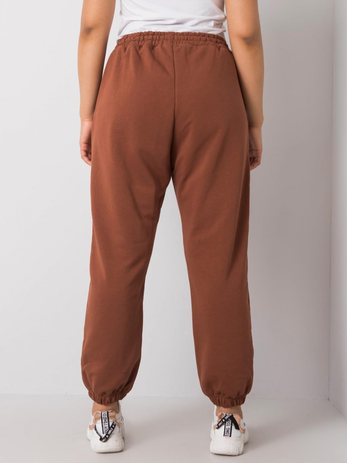 Brązowe spodnie dresowe plus size basic Ainhoa
