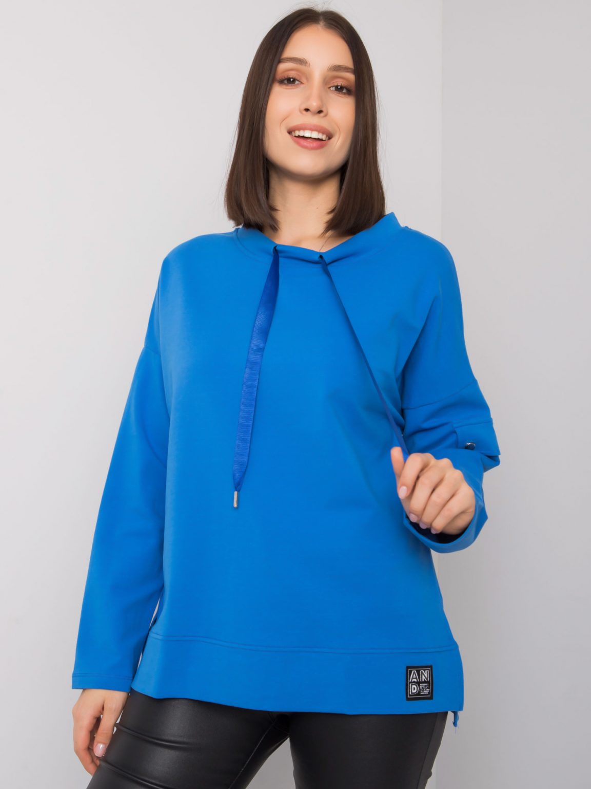 Niebieska bluzka plus size z kieszenią na rękawie Lunnara