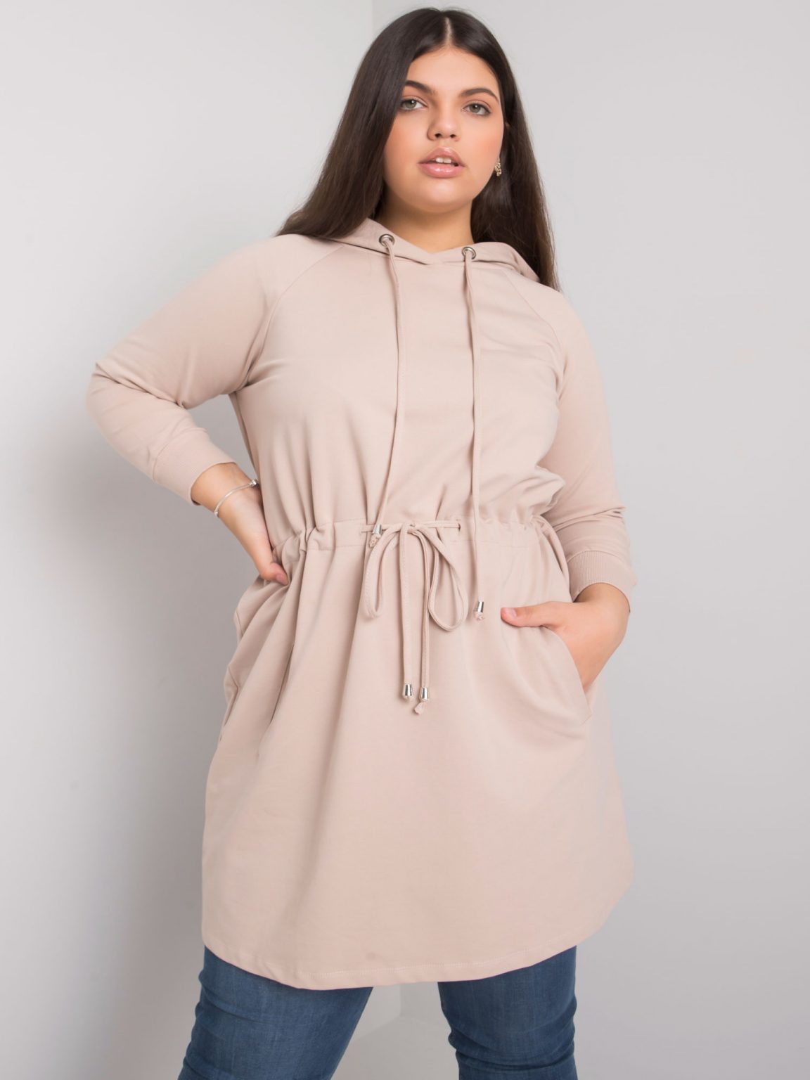 Jasnobeżowa bluza plus size z kapturem Norina