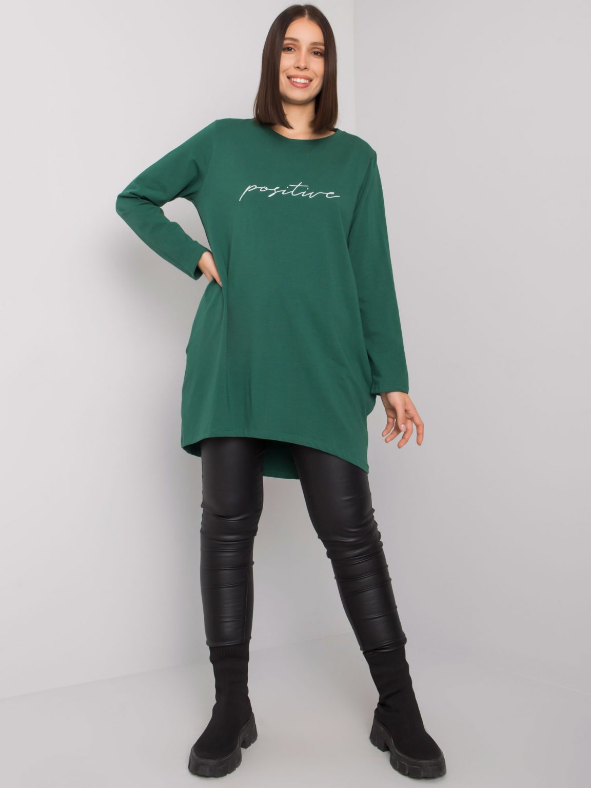 Ciemnozielona tunika plus size z napisem Kaylah