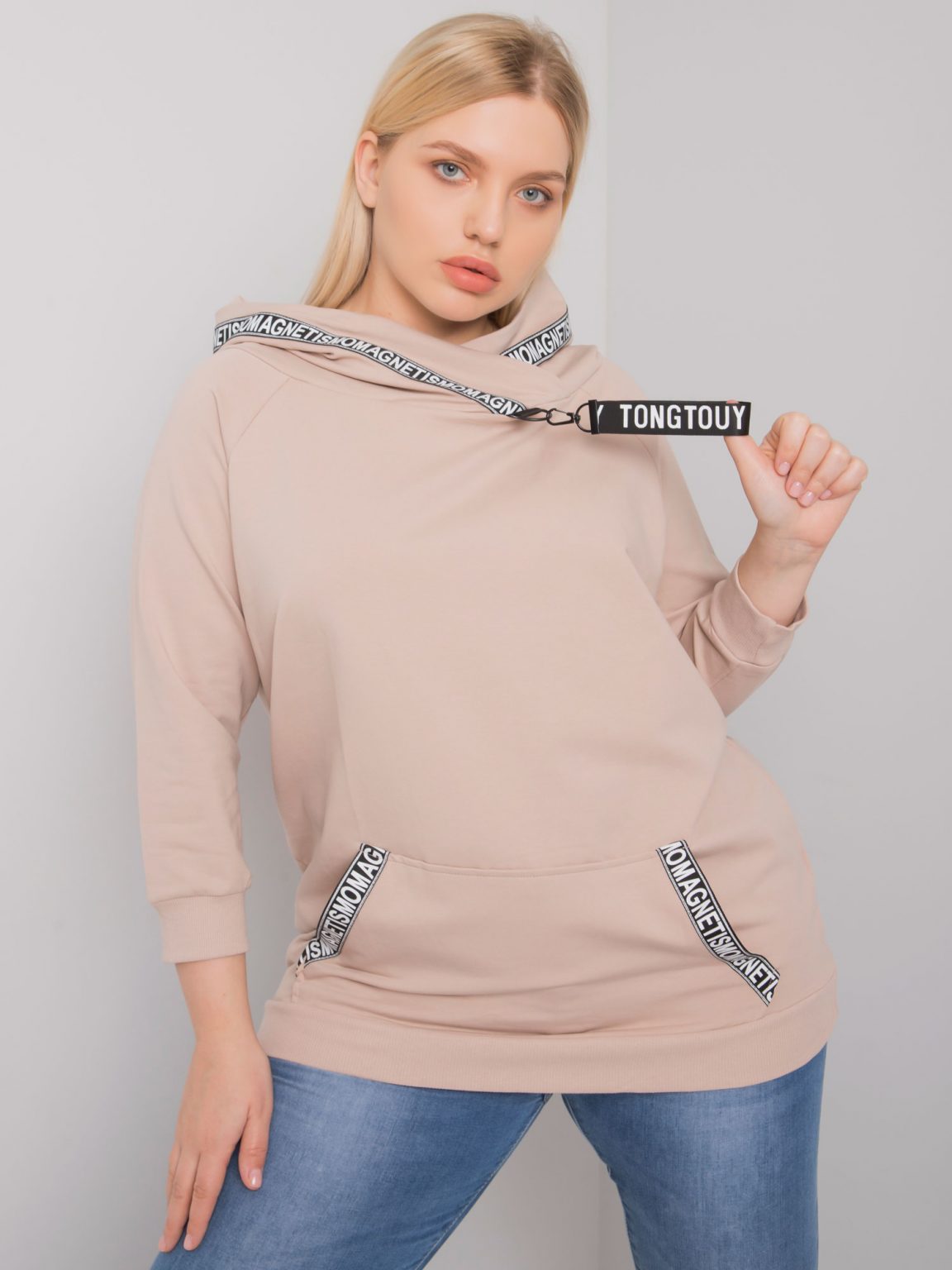 Jasnobeżowa bluza z kapturem plus size Jordynn