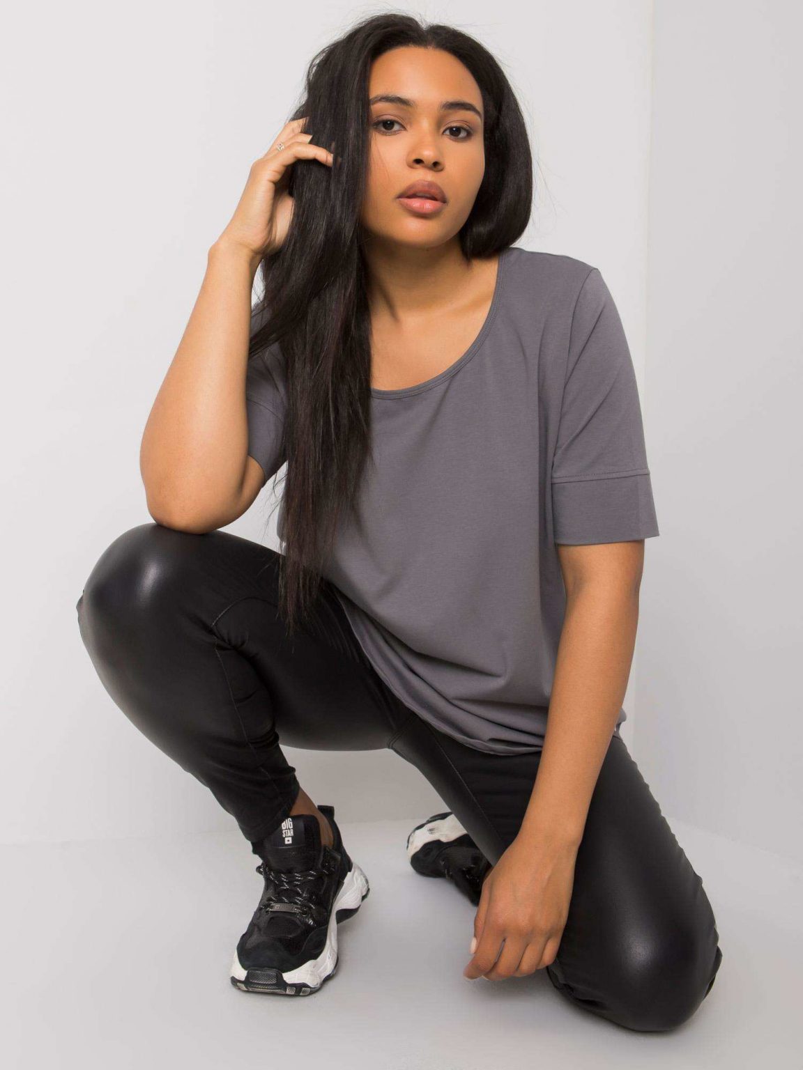 Ciemnoszary t-shirt bawełniany plus size Missy