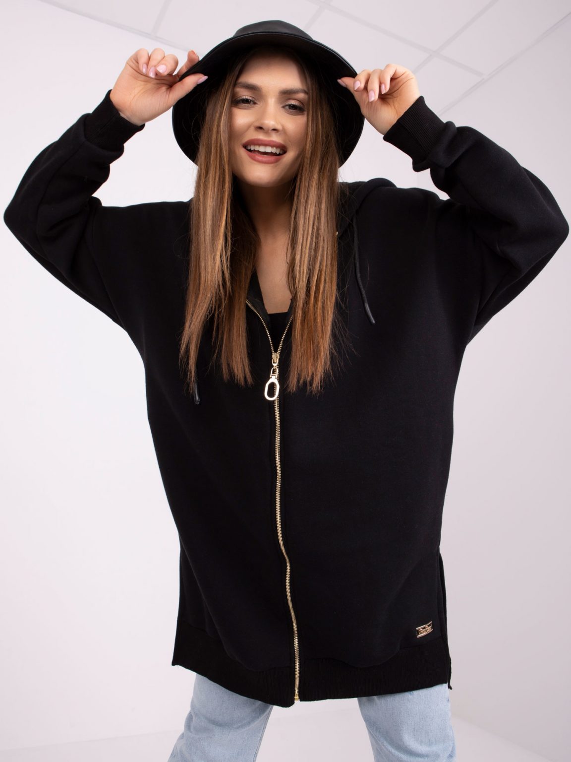 Czarna długa bluza dresowa z kapturem Perrie