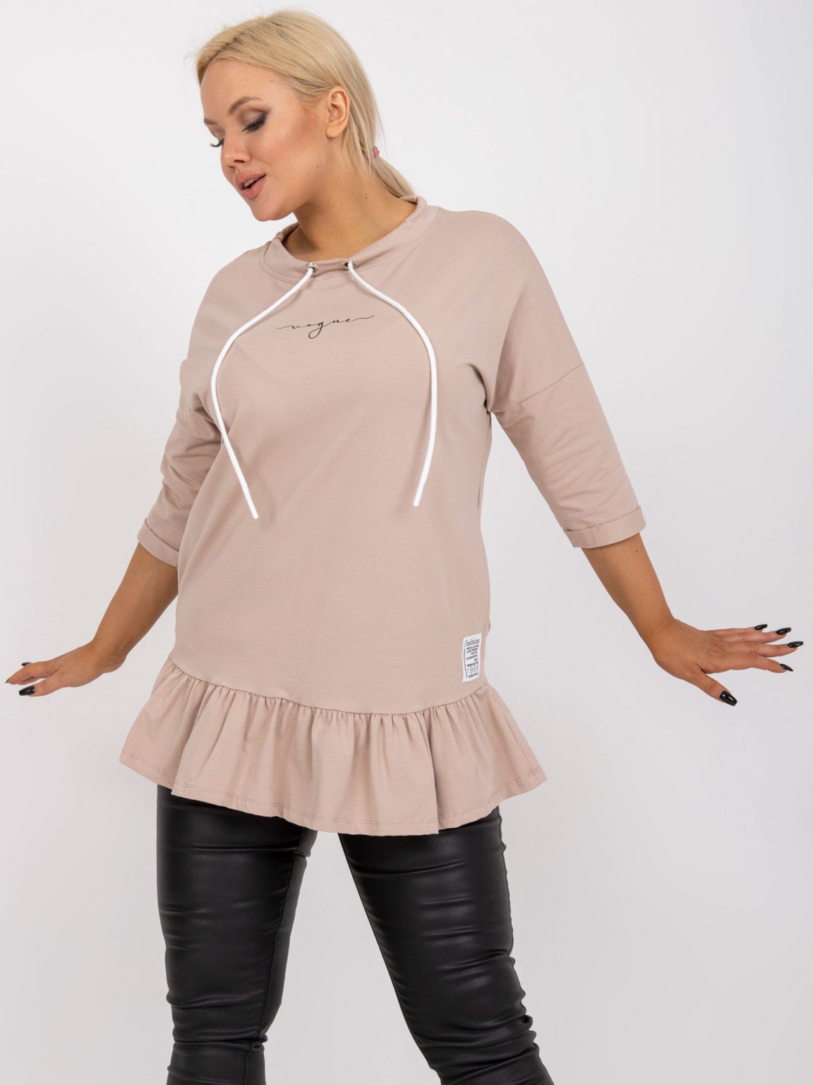 Jasnobeżowa dresowa tunika plus size z falbaną Elisabeth