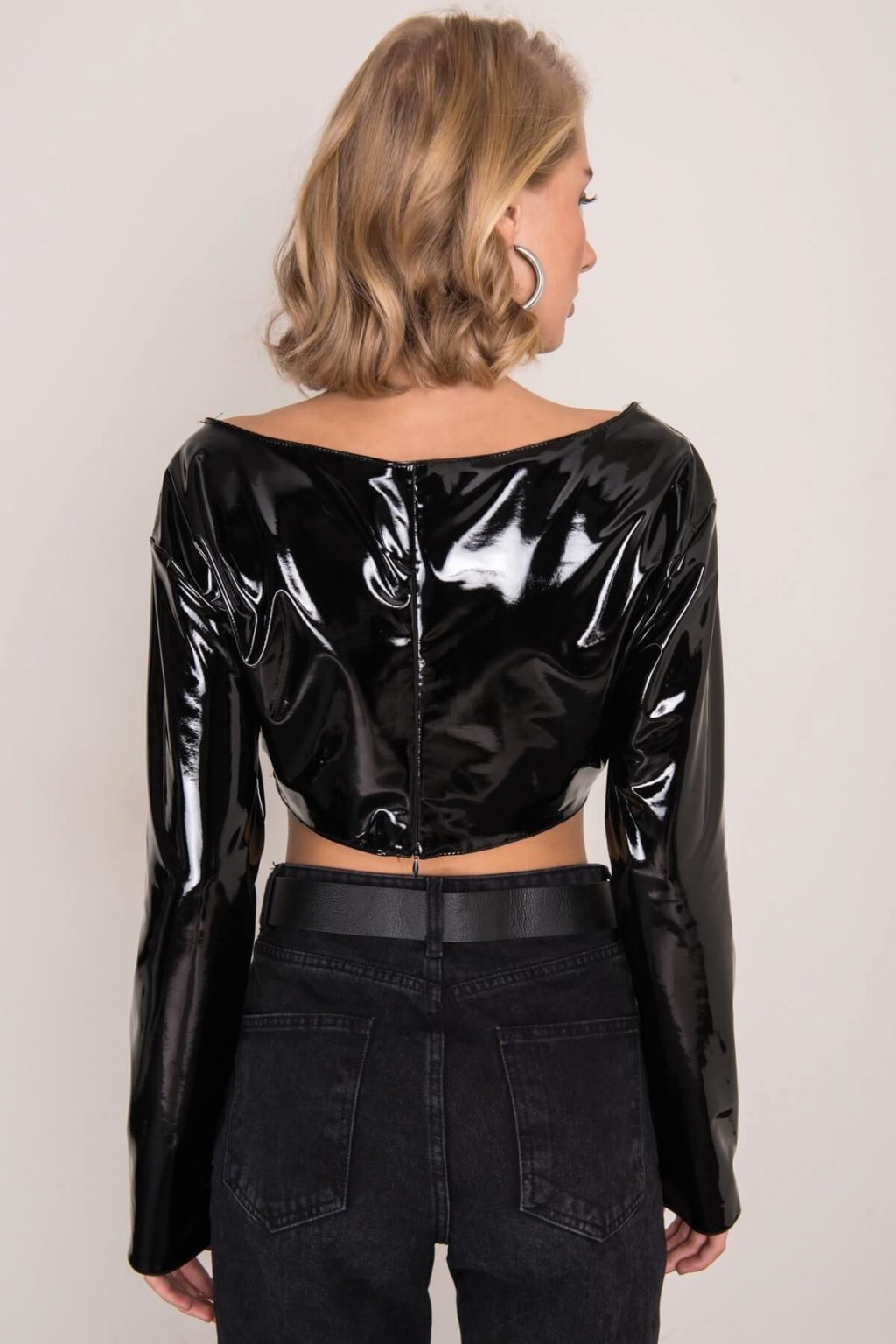 Czarna krótka bluzka BSL