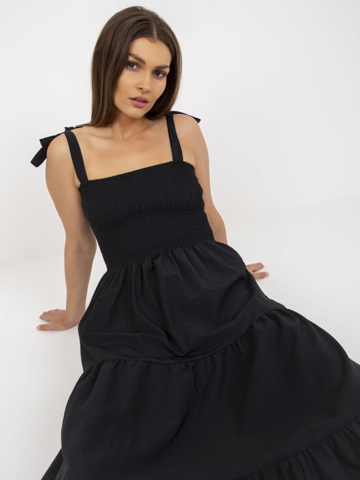 Czarna maxi sukienka z falbaną w stylu boho RUE PARIS