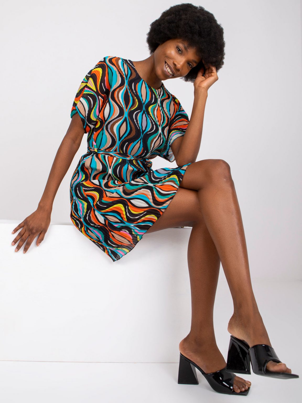 Czarna wzorzysta sukienka Marianne