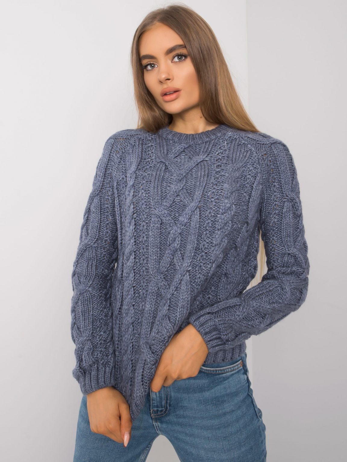 Niebieski sweter w warkocze Milford RUE PARIS