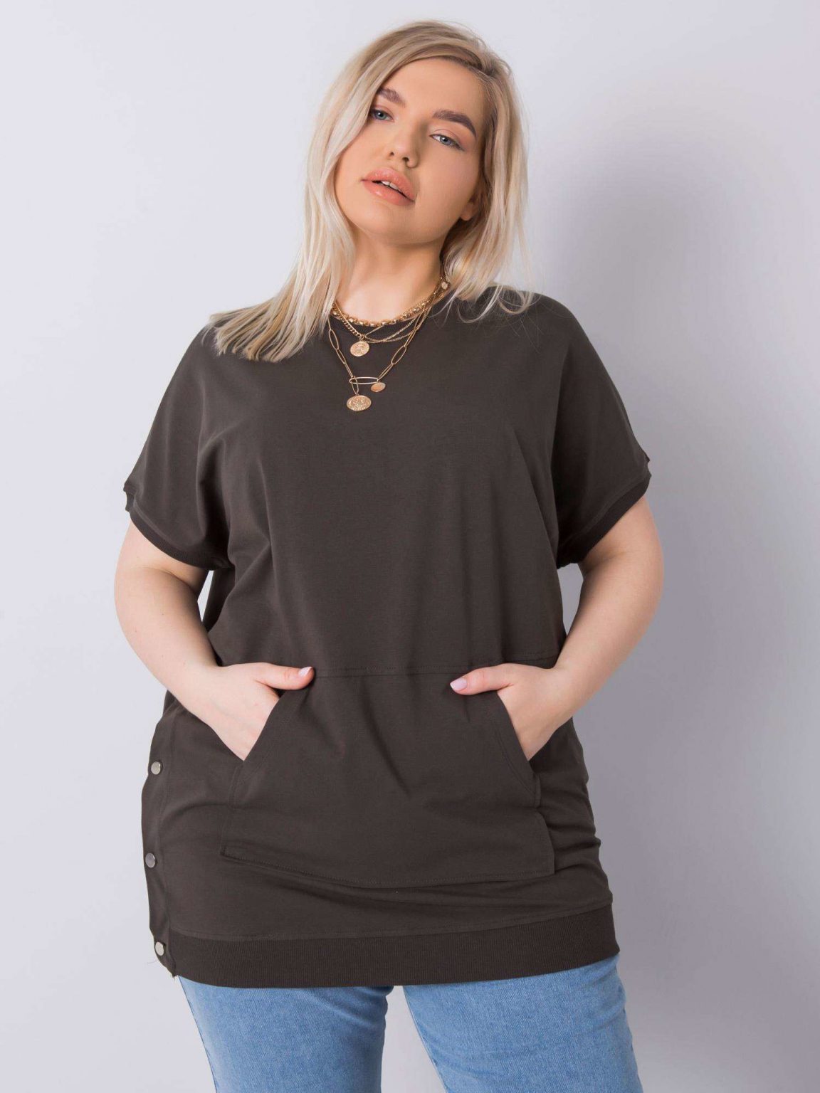 Ciemna khaki bluzka plus size z kieszenią Newport