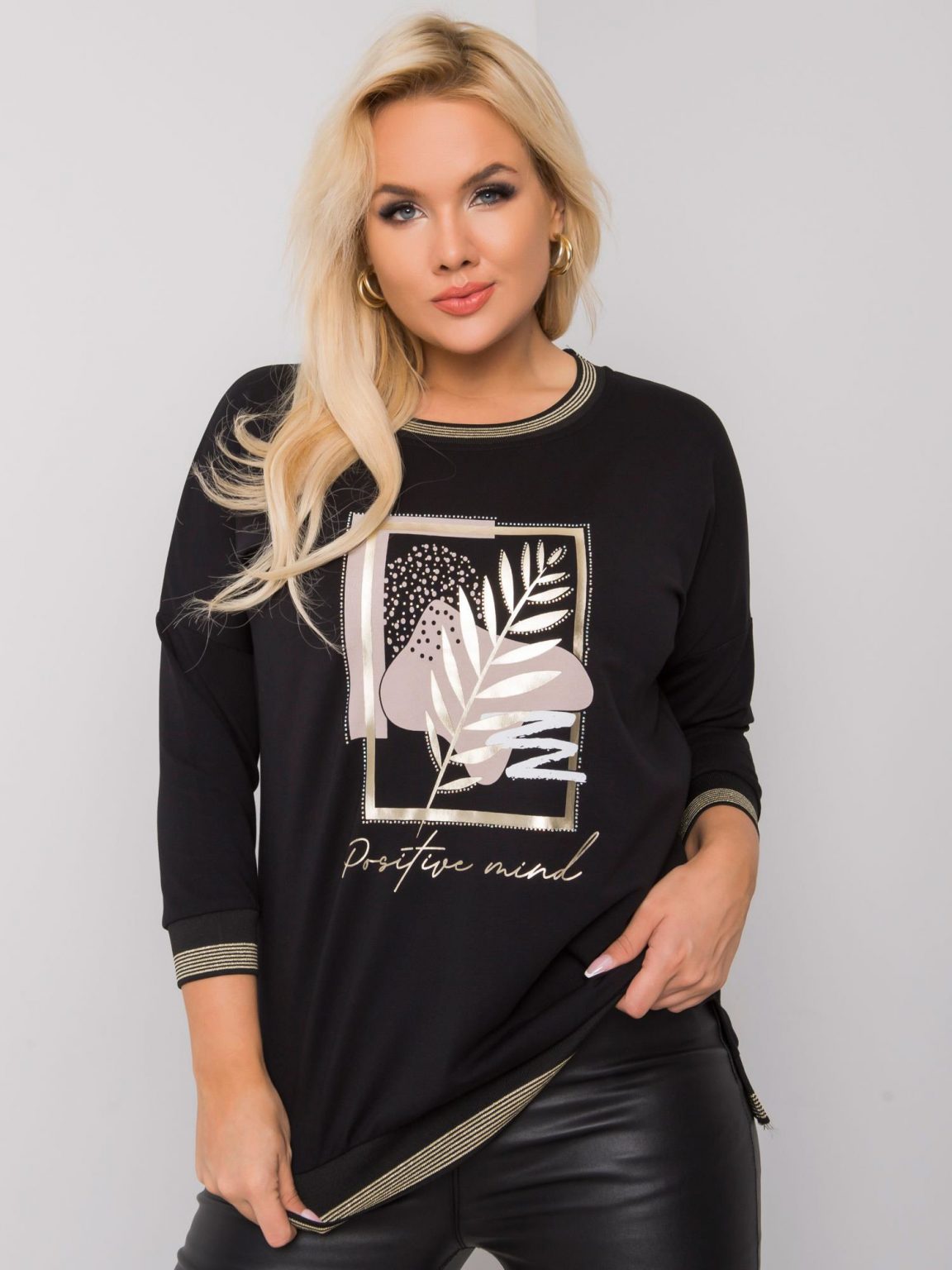 Czarna bluzka plus size z nadrukiem Avella
