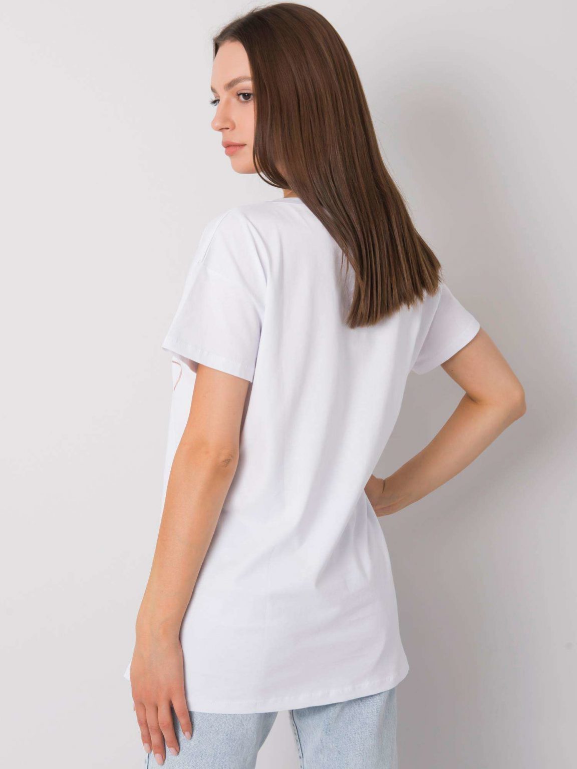 Biały t-shirt z napisem Denma