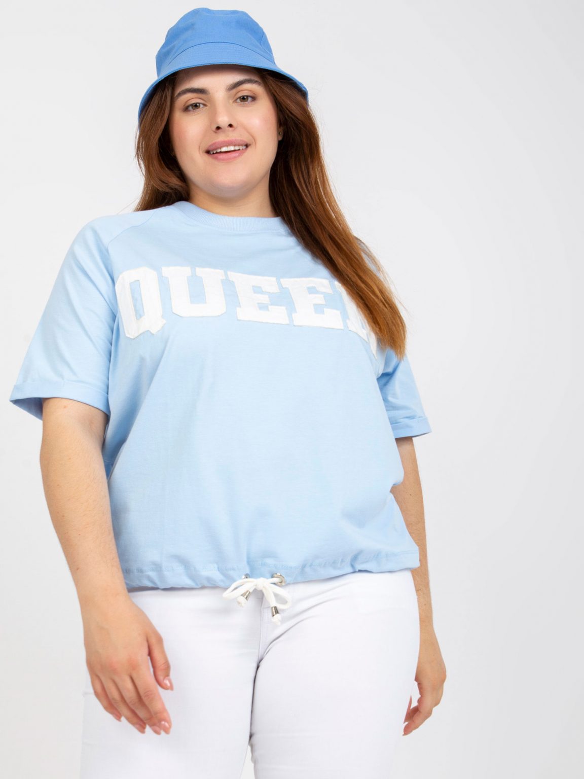 Jasnoniebieska bluzka plus size ze ściągaczem