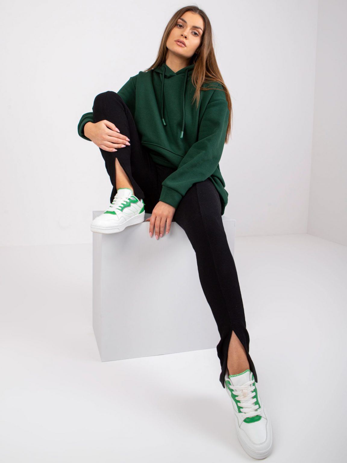 Ciemnozielona dresowa bluza basic Biarritz