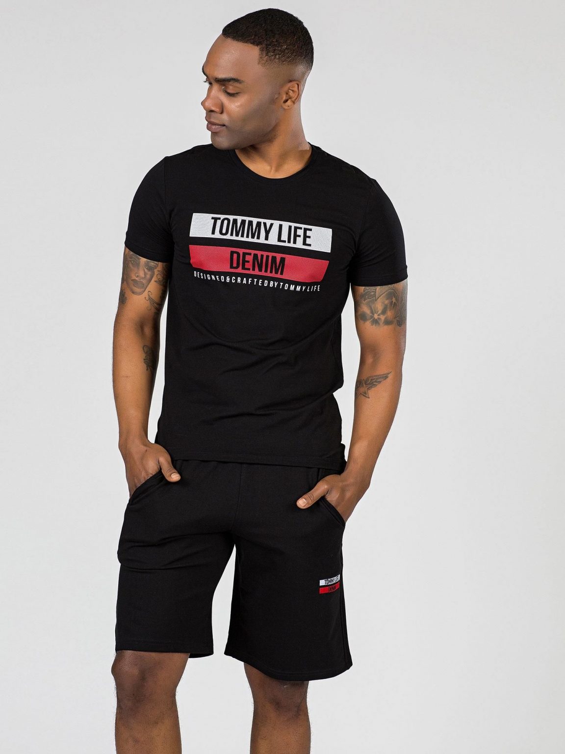 TOMMY LIFE Czarny męski t-shirt z printem