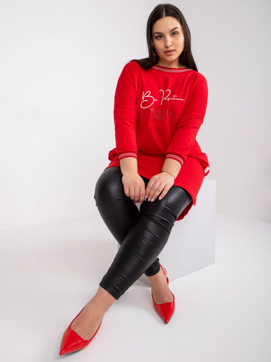 Czerwona dresowa tunika plus size z napisami Blanche