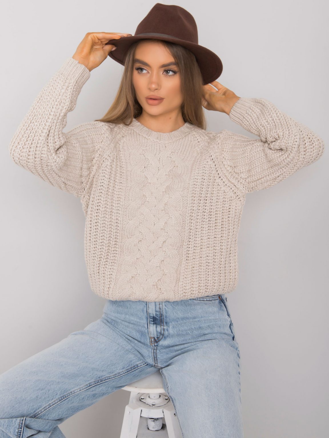 Beżowy sweter z warkoczami Jacksonville RUE PARIS