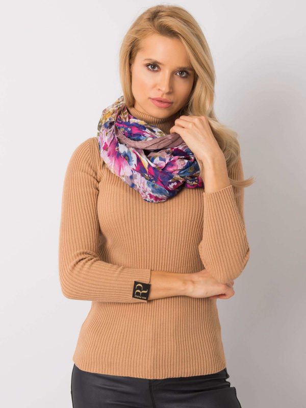 Brudnoróżowa chusta w kwiaty