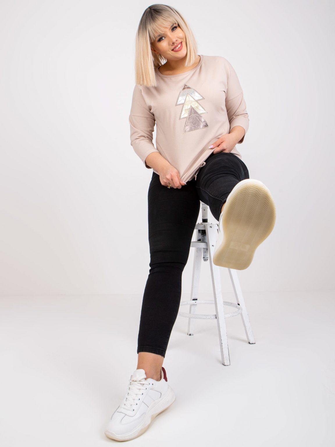 Jasnobeżowa bluzka plus size z okrągłym dekoltem Beate