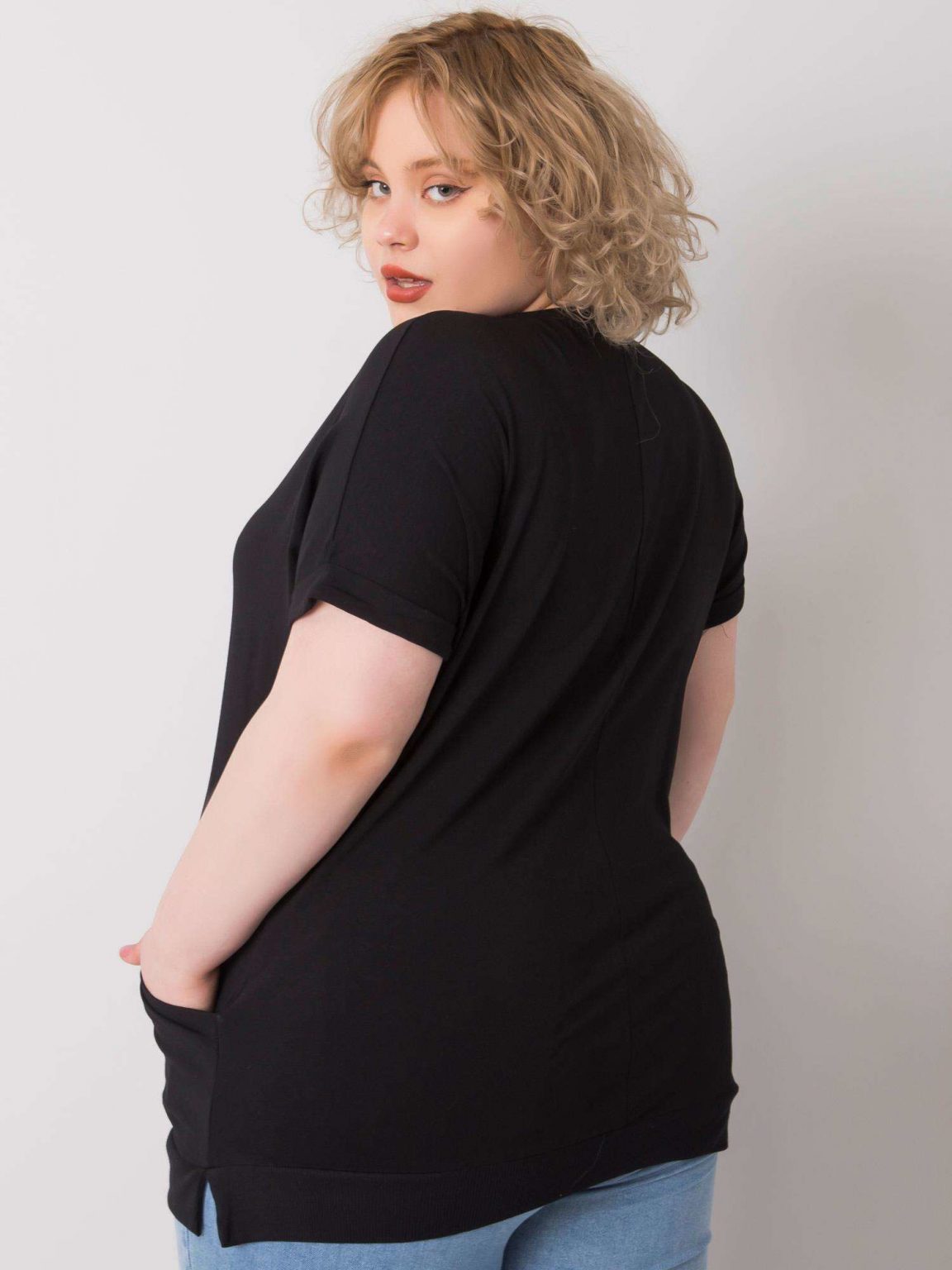 Czarna bluzka plus size z kieszeniami Jessamy