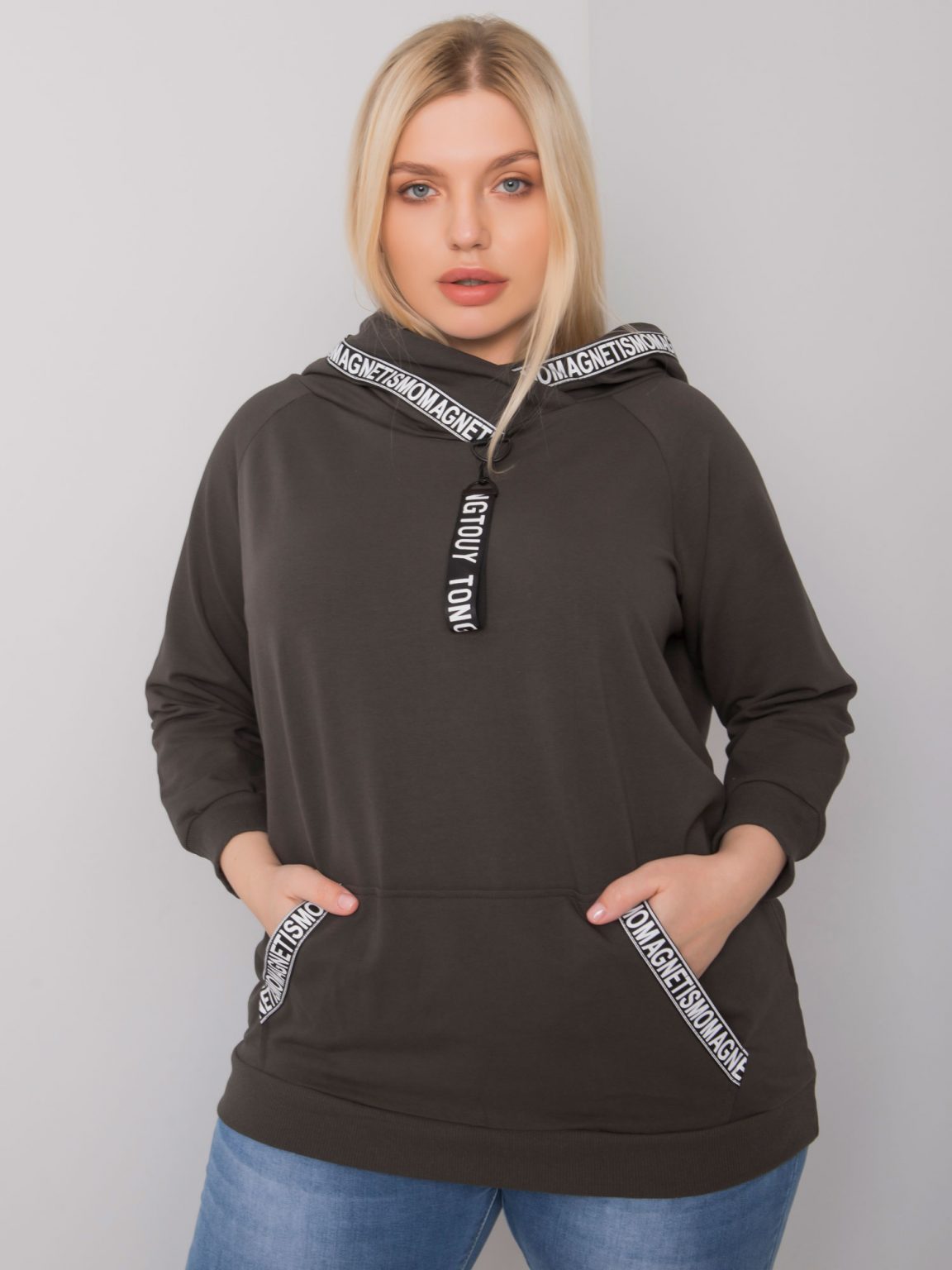 Ciemna khaki bluza z kapturem plus size Jordynn