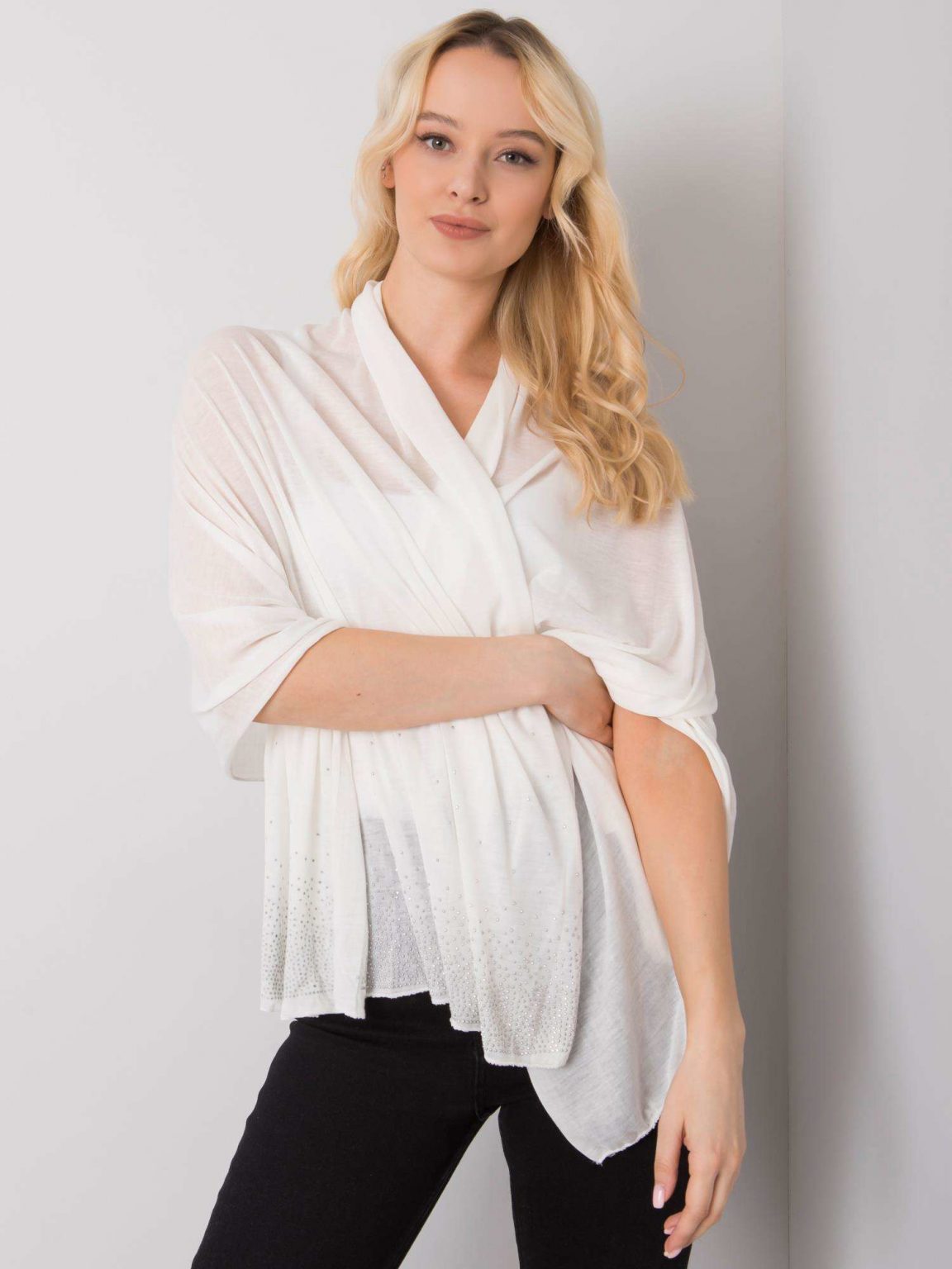 Ecru chusta z dżetami